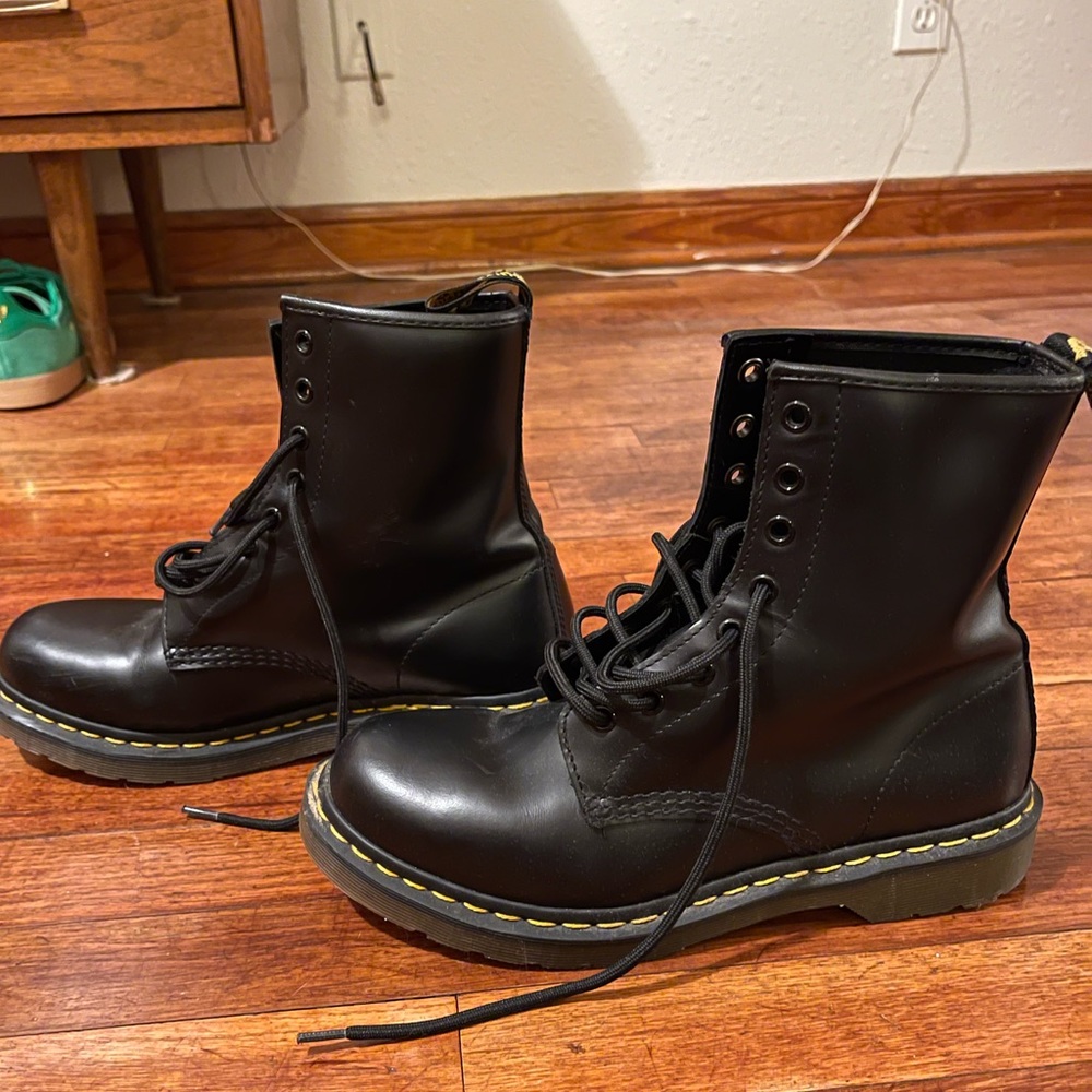 Barely Worn Dr Marten Classic Boots - Black